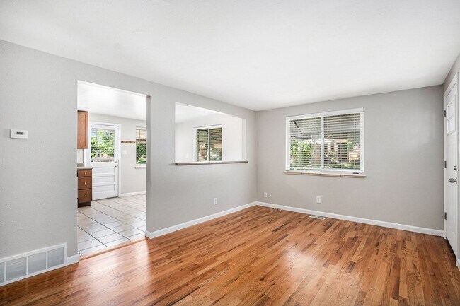 Building Photo - Spacious 4BR with bonus space and a 2 car ...