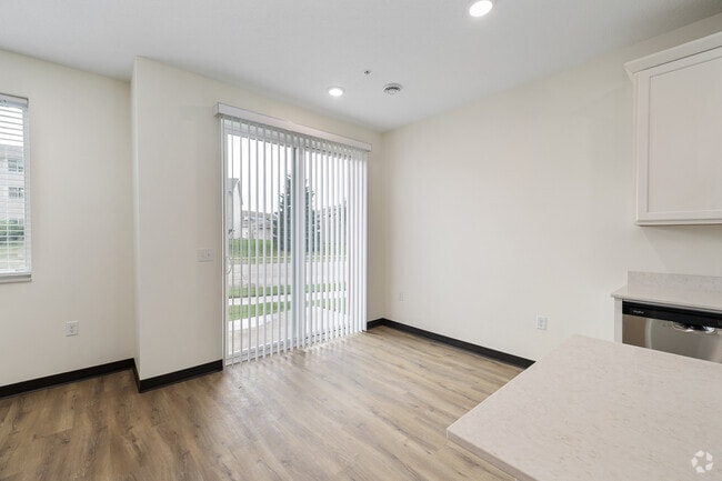 2BR, 2.5BA - 1,500SF - Dining Room - Manor Heights Townhomes
