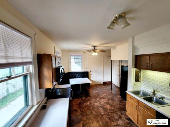 Building Photo - 5 bedrooms AND pet friendly!!!