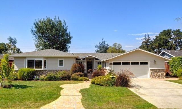 Foto principal - 16189 Roseleaf Ln