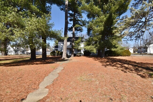 Foto del edificio - 582 Springfield St