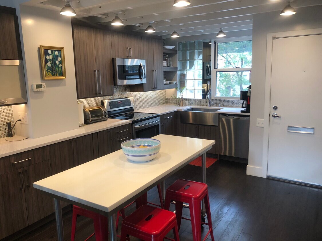 Foto principal - 1418 Rhode Island Ave NW