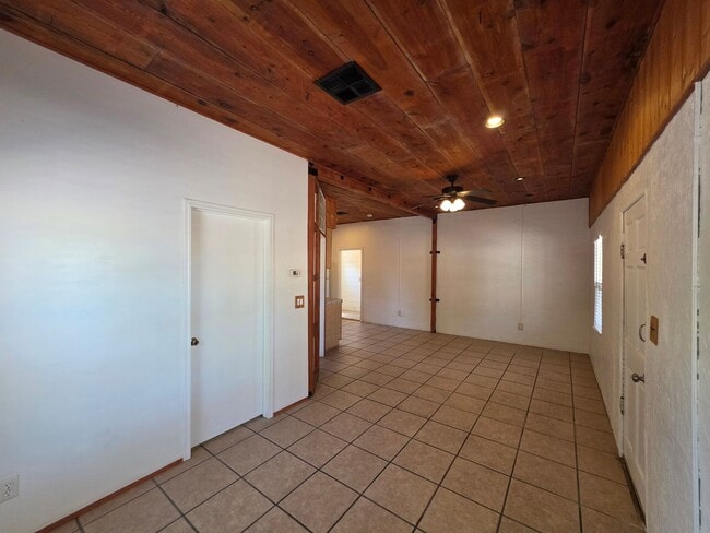 Building Photo - SAT01B