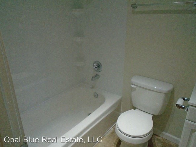 Building Photo - 2108 NE 85th St