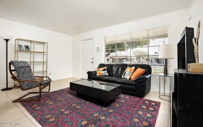 Foto del edificio - 3914 E Cheery Lynn Rd