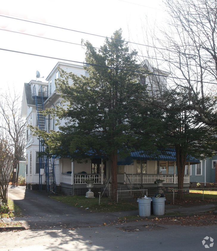 Building Photo - 58 St James Ct
