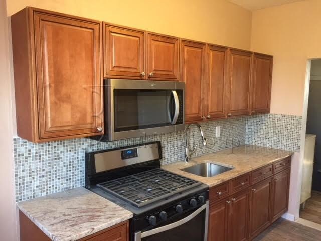 Foto del edificio - 2432 33rd St