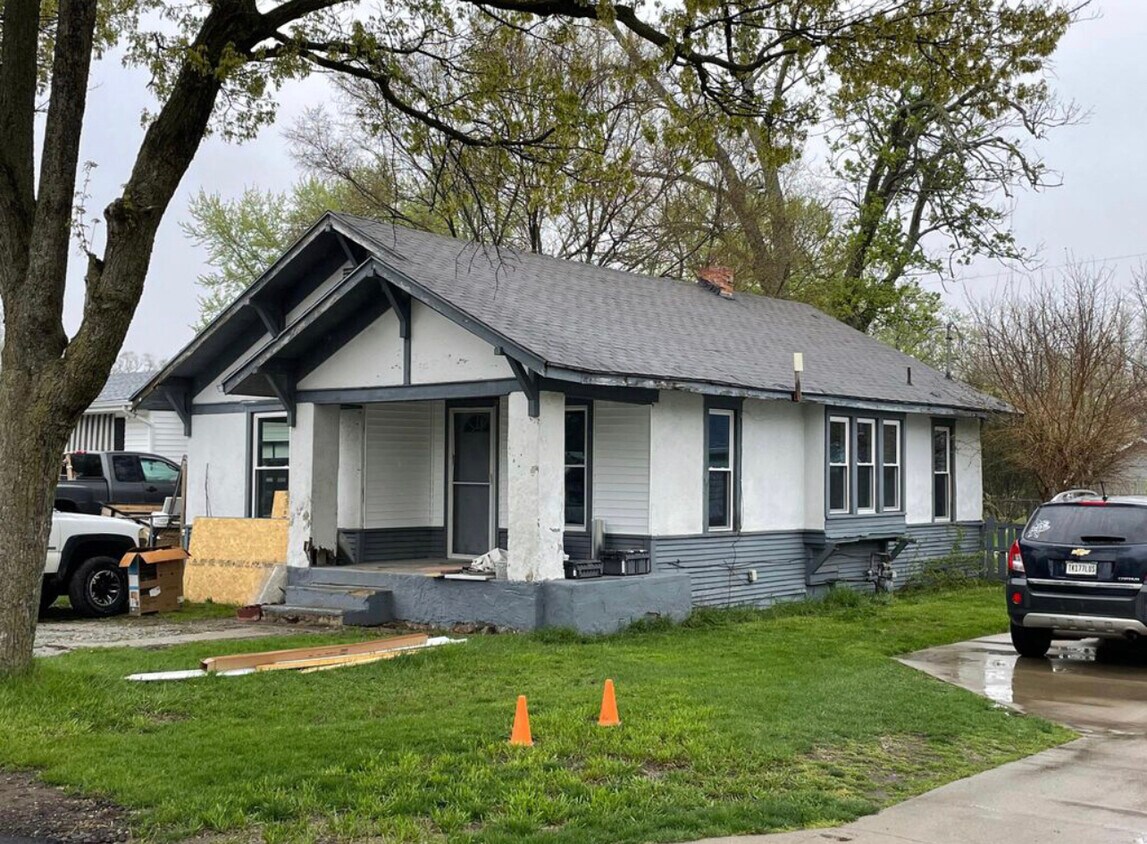 Primary Photo - 1726 Belmont Ave