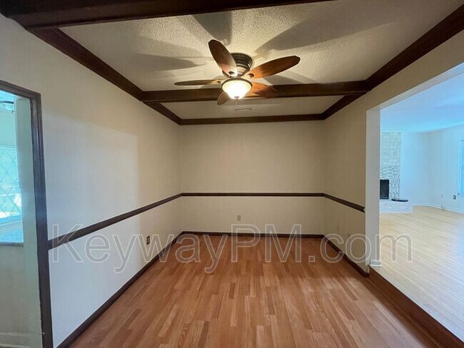 Foto del edificio - 2930 Running Creek Ln