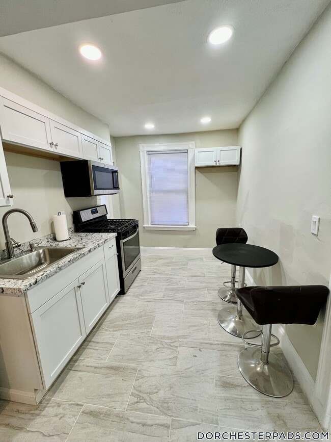 Building Photo - 35 Humphreys St