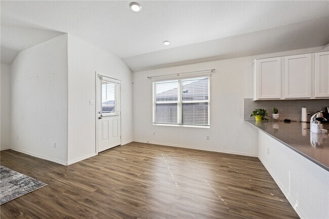 Foto del edificio - 21317 Wilmiller Ln