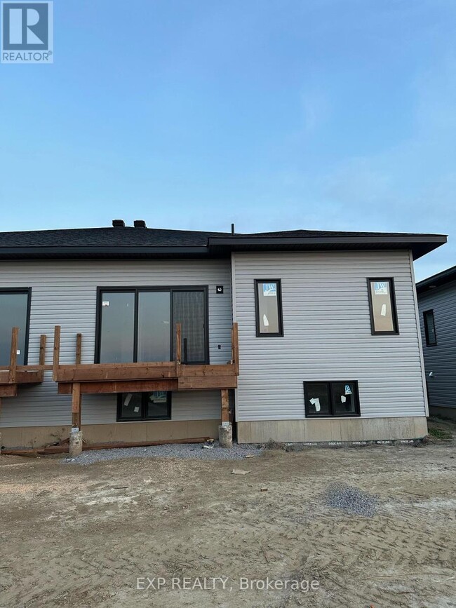 Building Photo - 826 Namur St