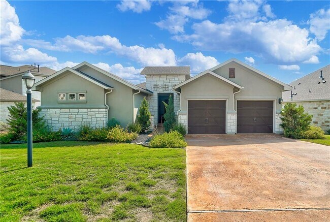 Building Photo - 318 Highland Village Dr