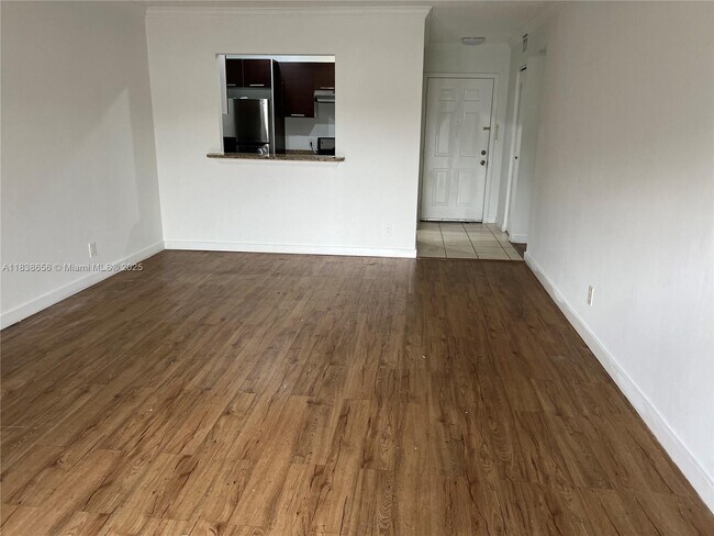 Foto del edificio - 18111 NW 68th Ave