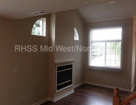 Building Photo - 5921 Bastille Ln