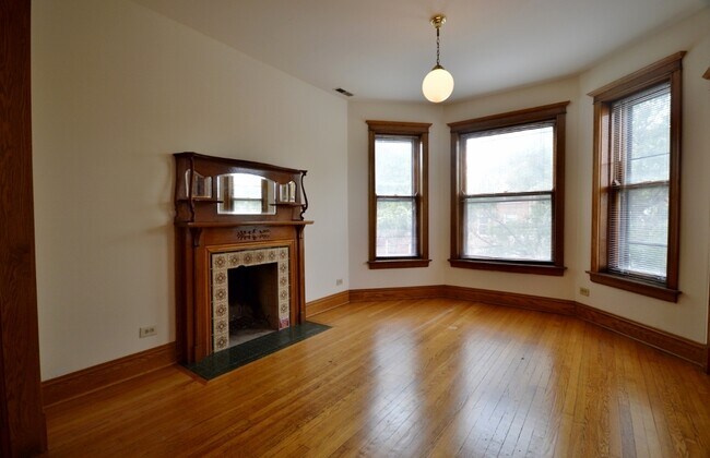 Building Photo - 1742 W Addison St