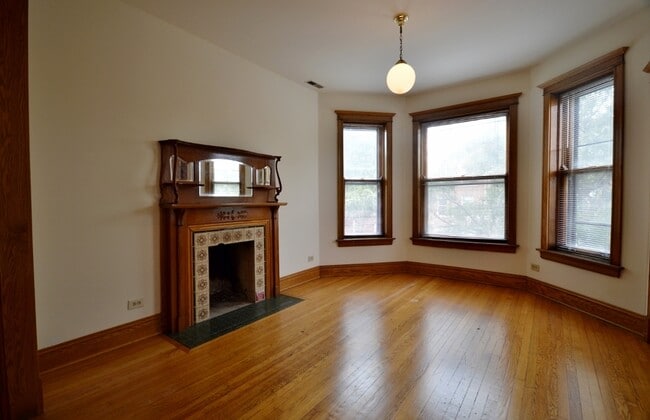 Building Photo - 1742 W Addison St