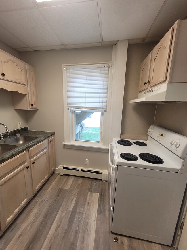 Building Photo - 225 Pleasant St