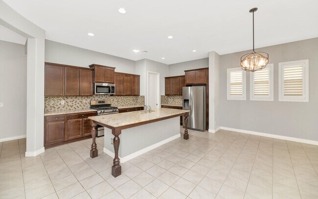 Building Photo - 3276 E Louise Dr