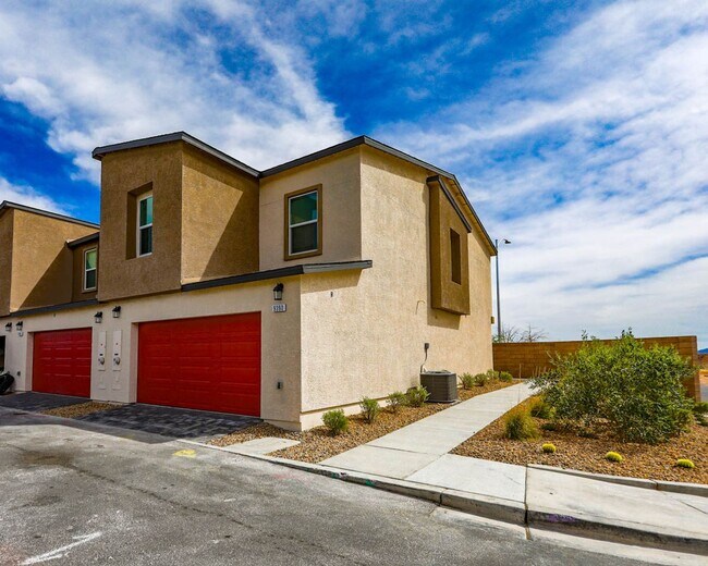 Building Photo - Never Lived In 3 Bedroom Townhome In Southwest Vegas