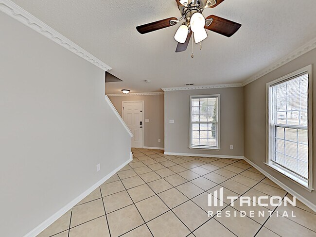 Foto del edificio - 3016 Queensdale Dr