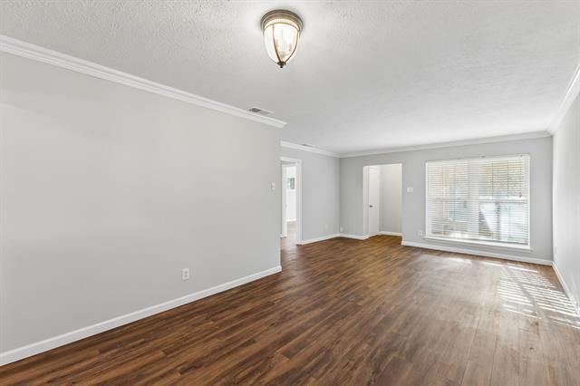 Foto del edificio - 7023 Kingsbury Dr