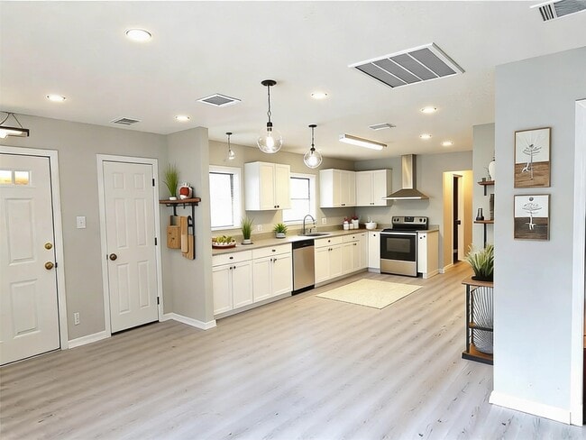 Foto del edificio - 6301 Anderson St