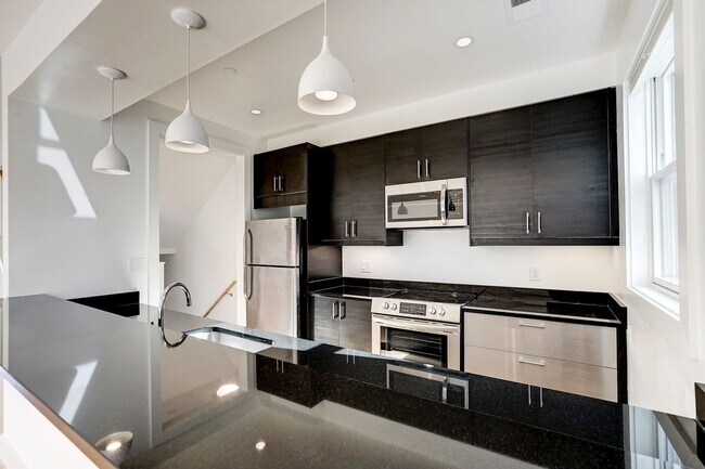 Foto del edificio - 730 Columbia Rd NW