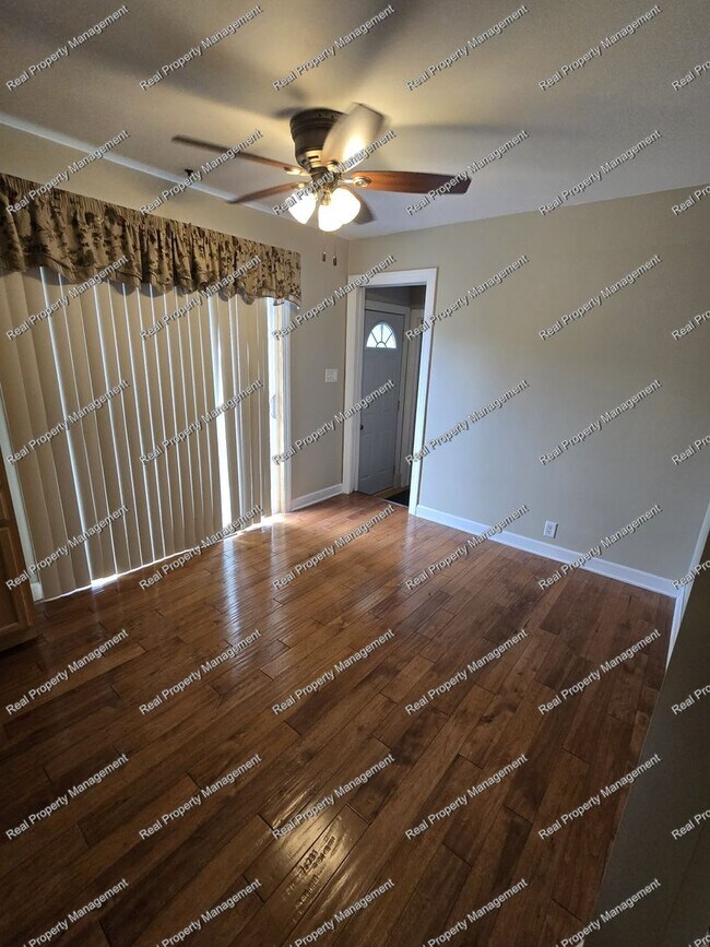 Foto del edificio - Three Bedroom Ranch w/ Finished Basement