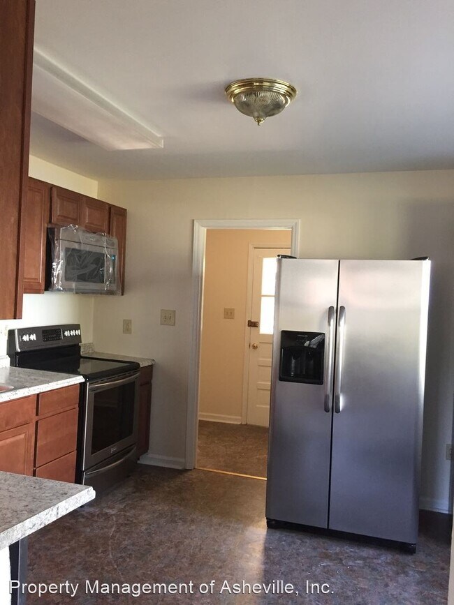Building Photo - 3 br, 1.5 bath House - 31 Mount Carmel Dr
