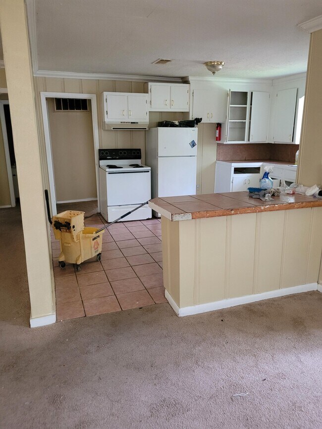 Building Photo - 1455 Bass Ave