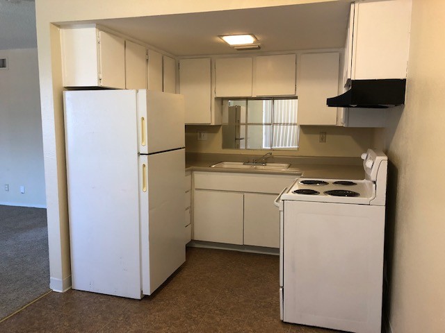 Building Photo - 722 N Royal Crest Cir