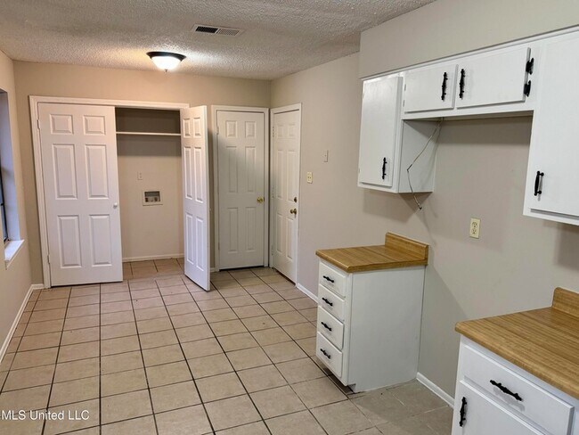 Foto del edificio - 5074 Fleetwood Cove