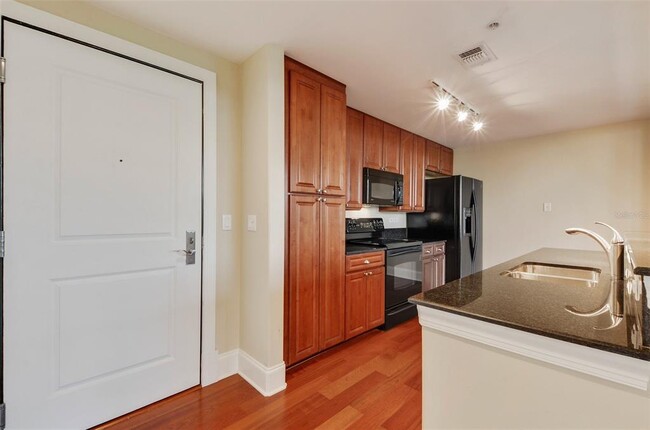 Building Photo - 275 Bayshore Blvd