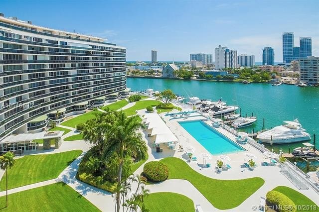 Foto principal - 900 Bay Dr