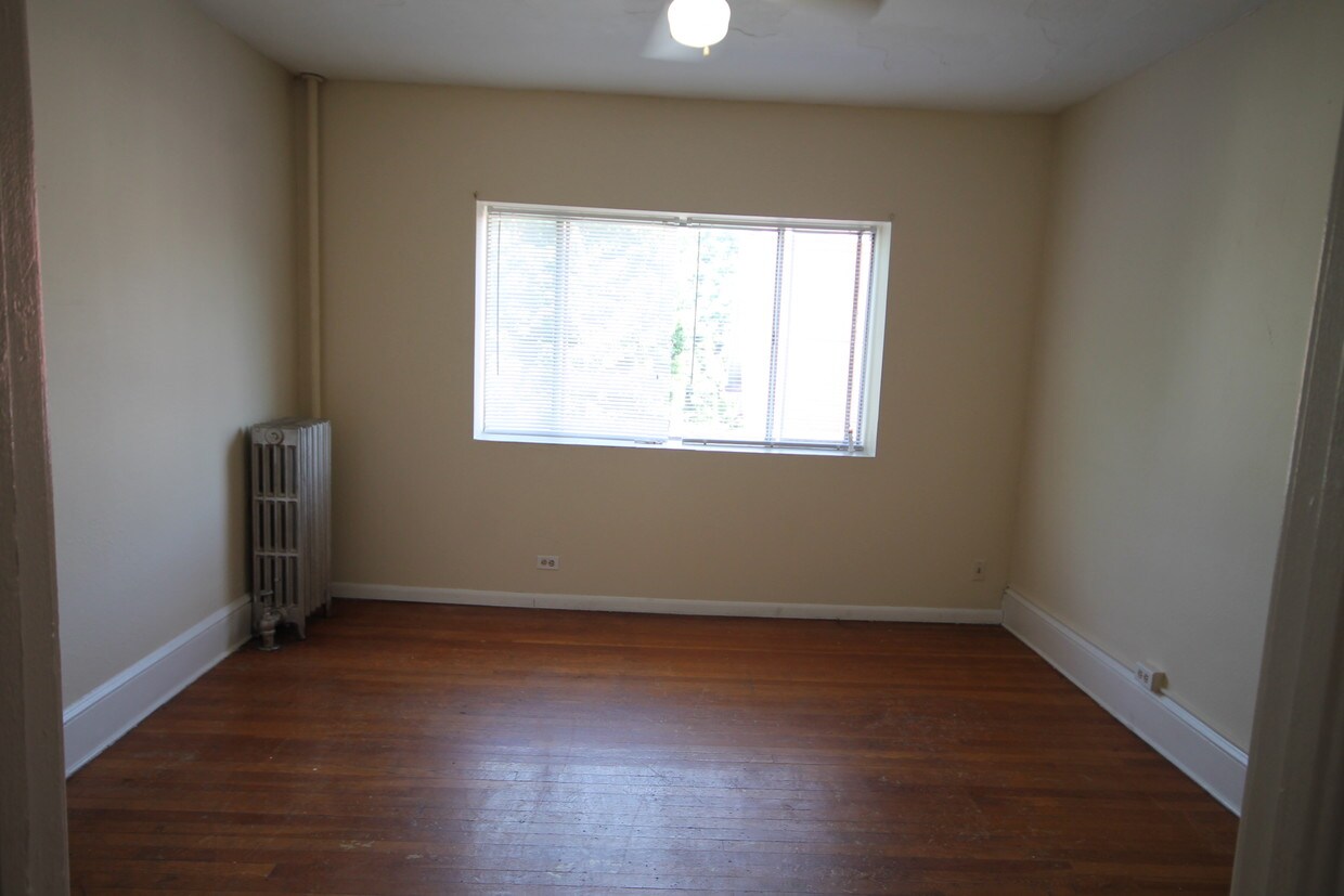 Primary Photo - 76 Belmont Ave