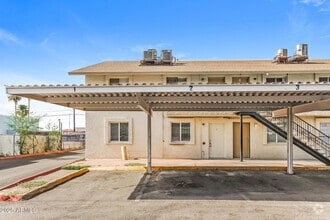 Building Photo - 2615 E Greenway Rd