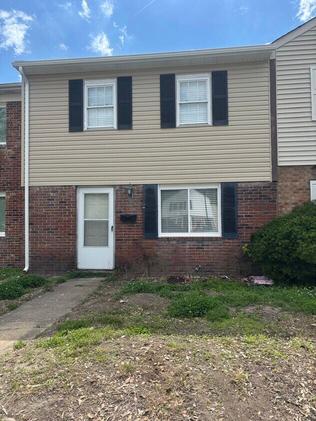 Foto principal - 813 S Grosvenor Ct