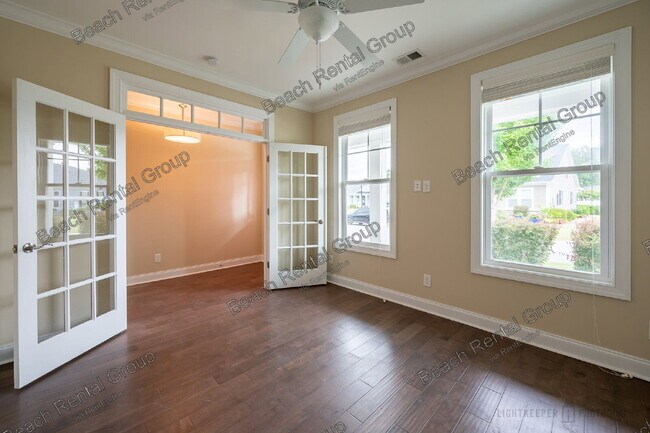 Building Photo - 121 Champions Village Dr