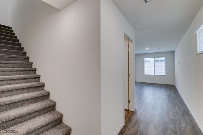 Foto del edificio - 2646 Snapdragon Fls Ave