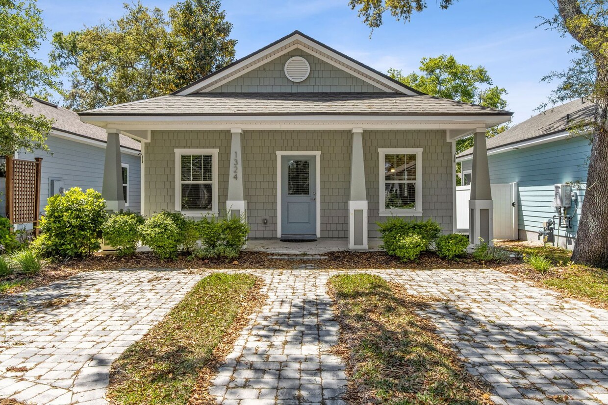 Primary Photo - Amelia Island Cottage