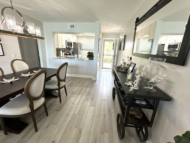 Foto del edificio - SEVEN MONTH FURNISHED WATERFRONT 2/2 ISLA ...