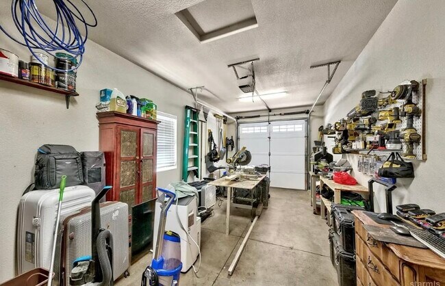 Foto del edificio - Available now