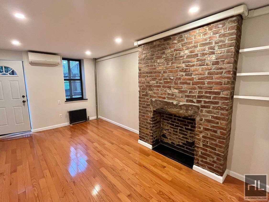 Primary Photo - Modern 2 bathroom apartment with private b...
