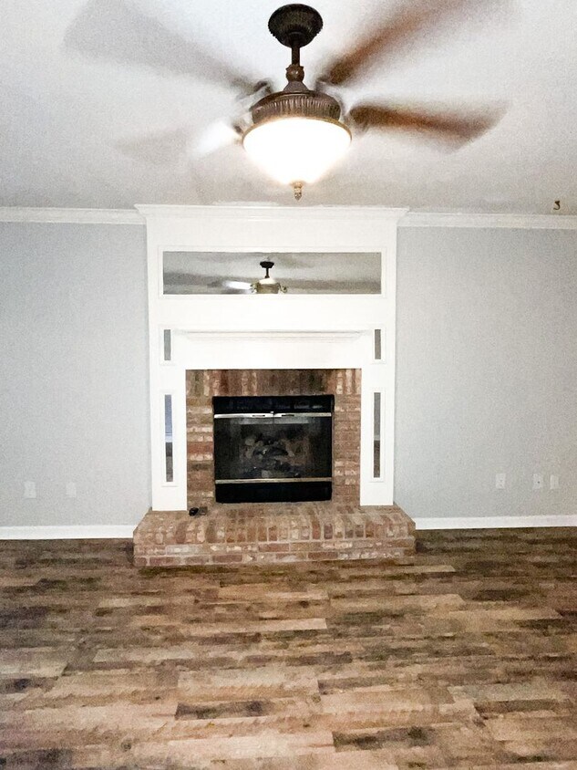 Primary Photo - stunning 3 bed 2 bath townhome - recently ...