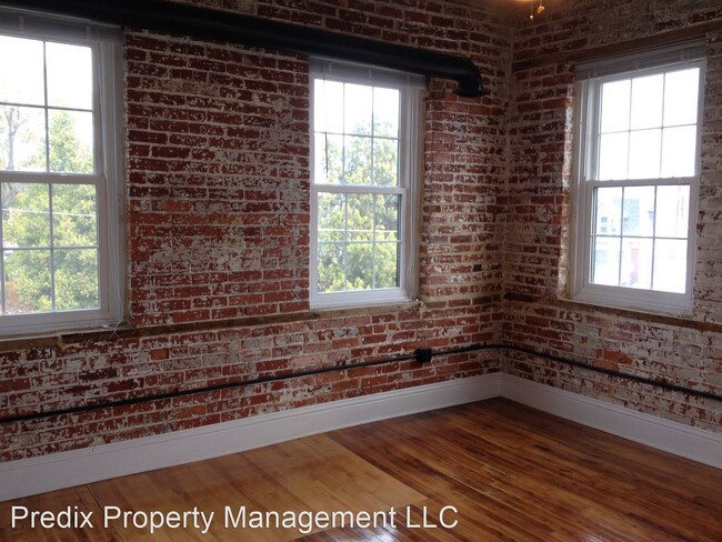 Building Photo - 1360 N George St
