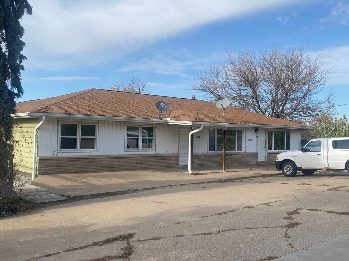 1854 Harrison Dr Unit 3, Clinton, IA 52732 Apartments in Clinton, IA