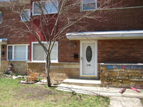 Building Photo - 170 E Northwest Hwy