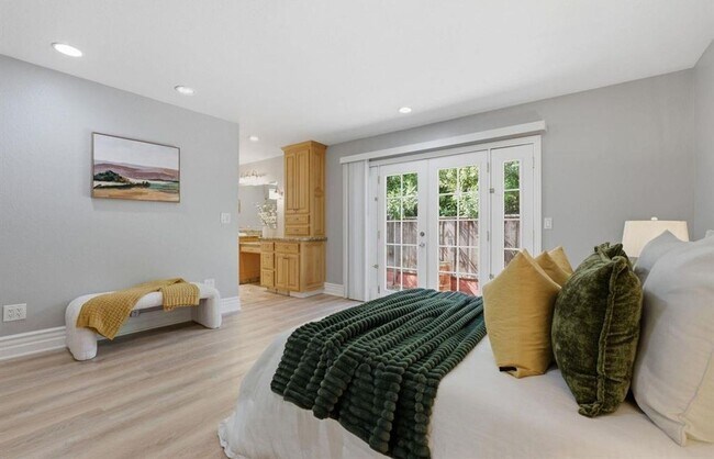 Building Photo - Premium 4BR Foothill Home with Private Pool & Easy Trail Access