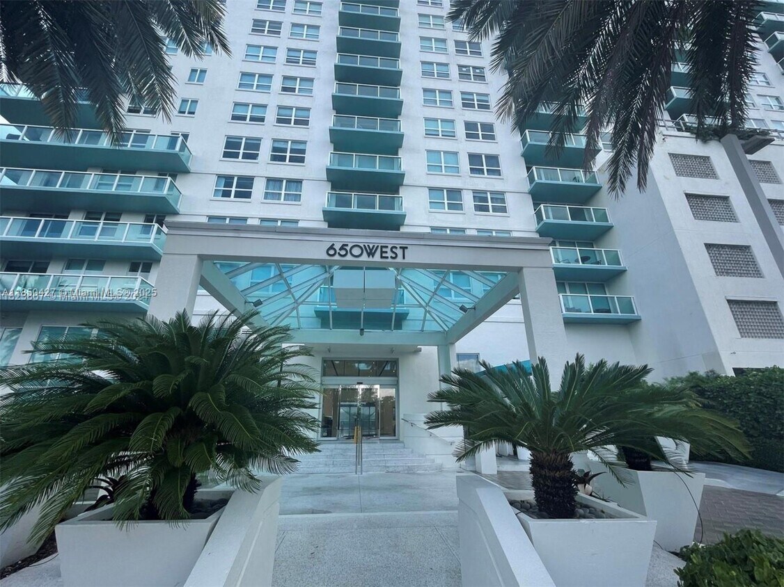 Foto principal - 650 West Ave
